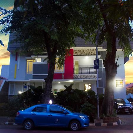 House Of Arsonia Tulip Hotel Джакарта Екстериор снимка