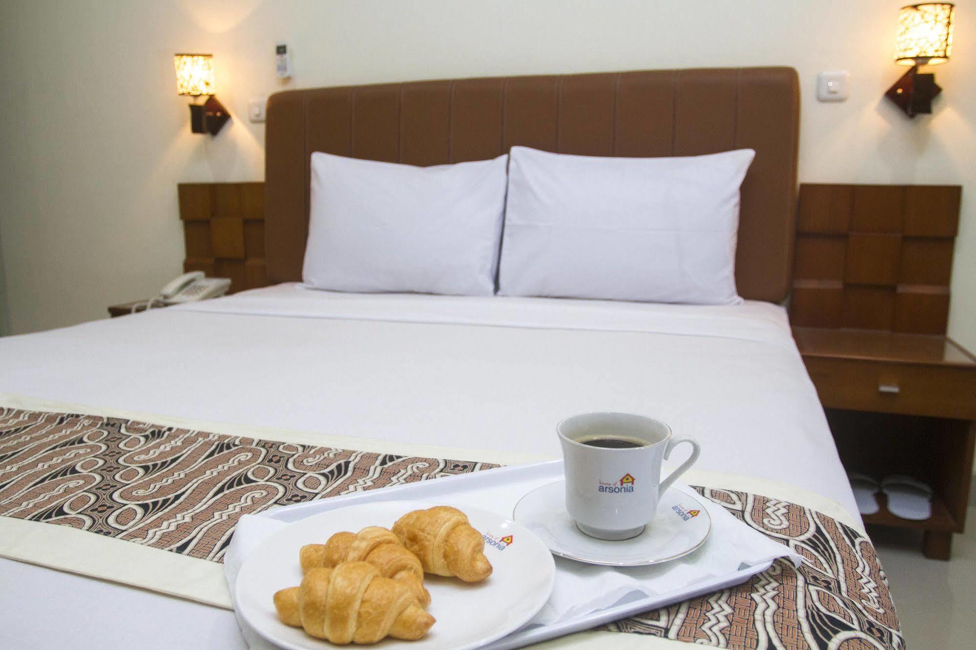 House Of Arsonia Tulip Hotel Джакарта Екстериор снимка