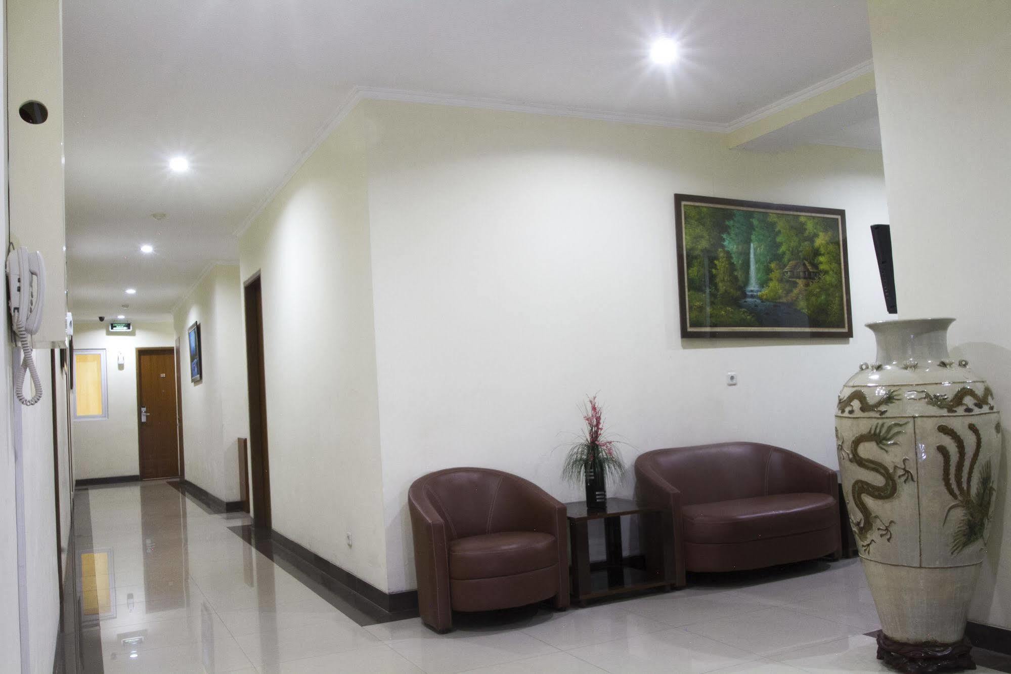 House Of Arsonia Tulip Hotel Джакарта Екстериор снимка